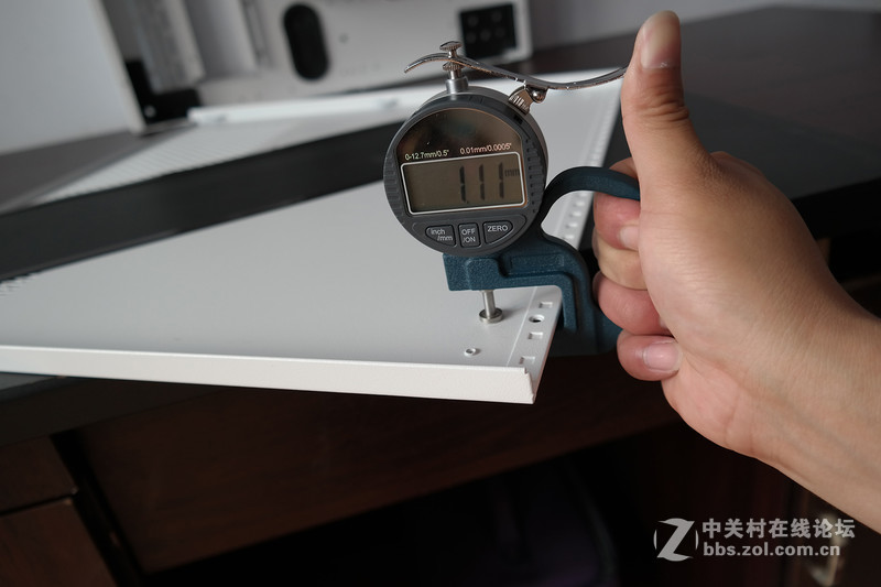 一大一小 一黑一白！Tt Core P3开放式机箱评测