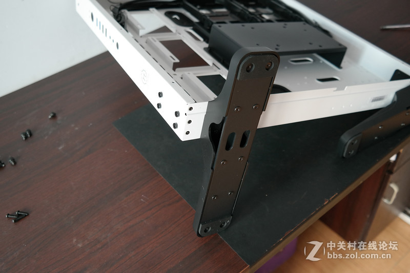 一大一小 一黑一白！Tt Core P3开放式机箱评测