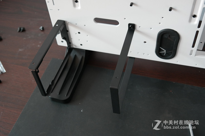 一大一小 一黑一白！Tt Core P3开放式机箱评测