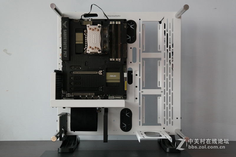 一大一小 一黑一白！Tt Core P3开放式机箱评测