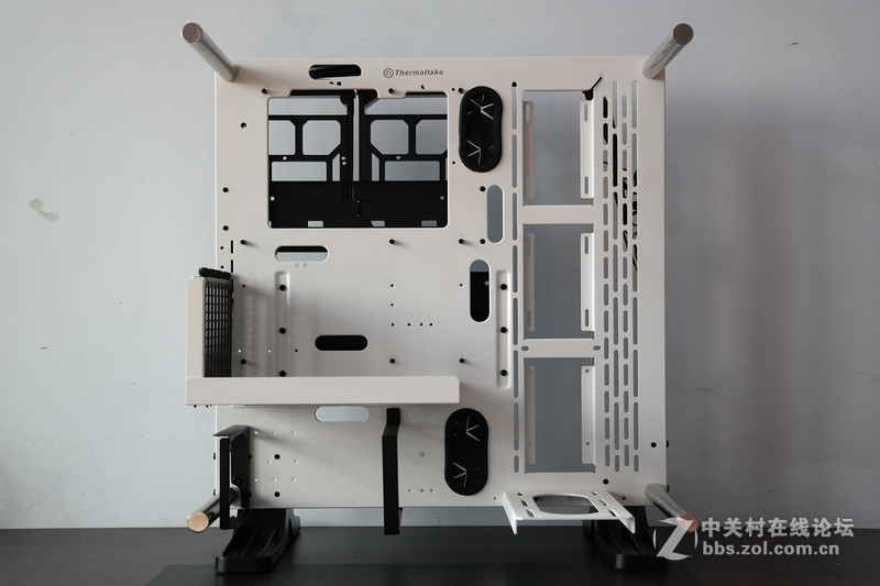 一大一小 一黑一白！Tt Core P3开放式机箱评测