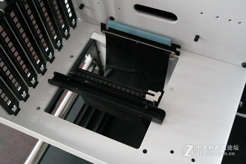 一大一小 一黑一白！Tt Core P3开放式机箱评测