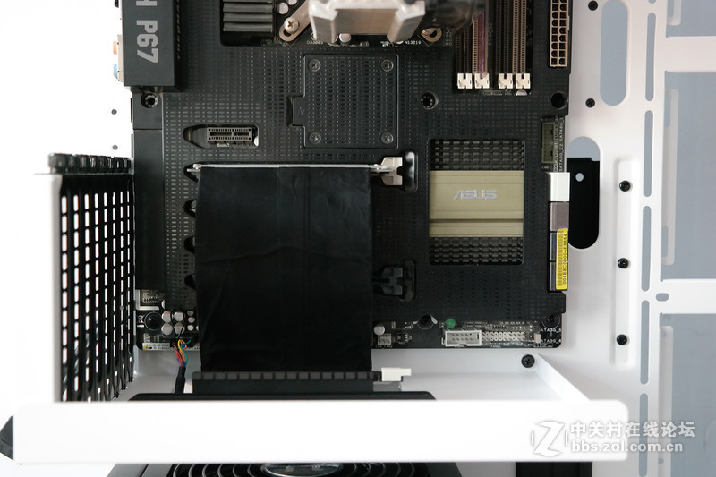 一大一小 一黑一白！Tt Core P3开放式机箱评测