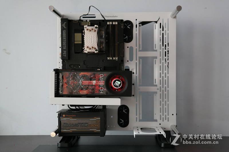 一大一小 一黑一白！Tt Core P3开放式机箱评测
