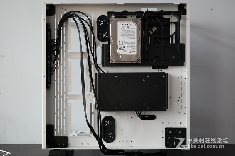 一大一小 一黑一白！Tt Core P3开放式机箱评测