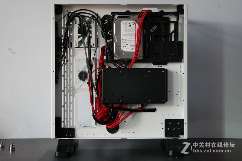 一大一小 一黑一白！Tt Core P3开放式机箱评测