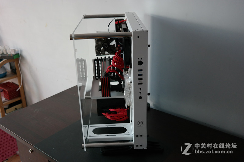 一大一小 一黑一白！Tt Core P3开放式机箱评测