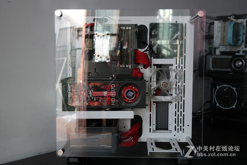 一大一小 一黑一白！Tt Core P3开放式机箱评测