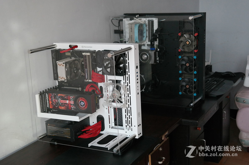 一大一小 一黑一白！Tt Core P3开放式机箱评测