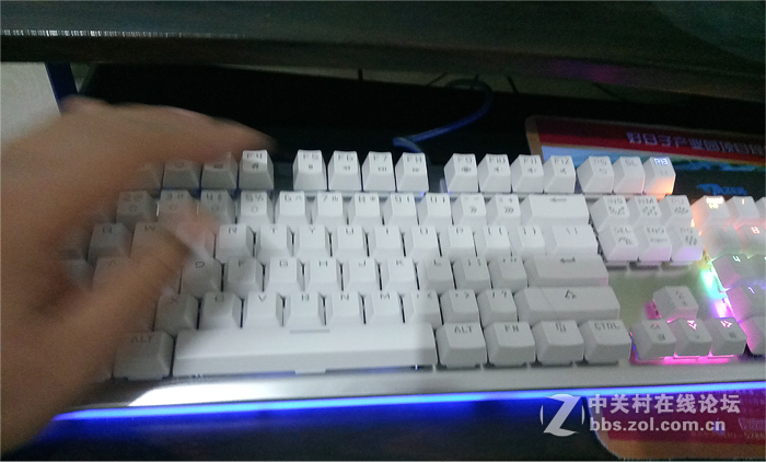 以游戏为名、有态度的键盘——品宜博K727游戏机械键盘青轴