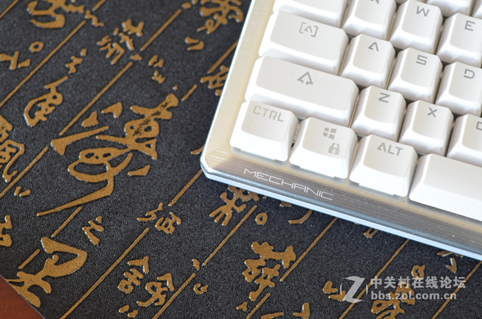 以游戏为名、有态度的键盘——品宜博K727游戏机械键盘青轴