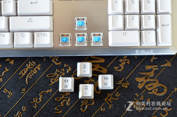 以游戏为名、有态度的键盘——品宜博K727游戏机械键盘青轴