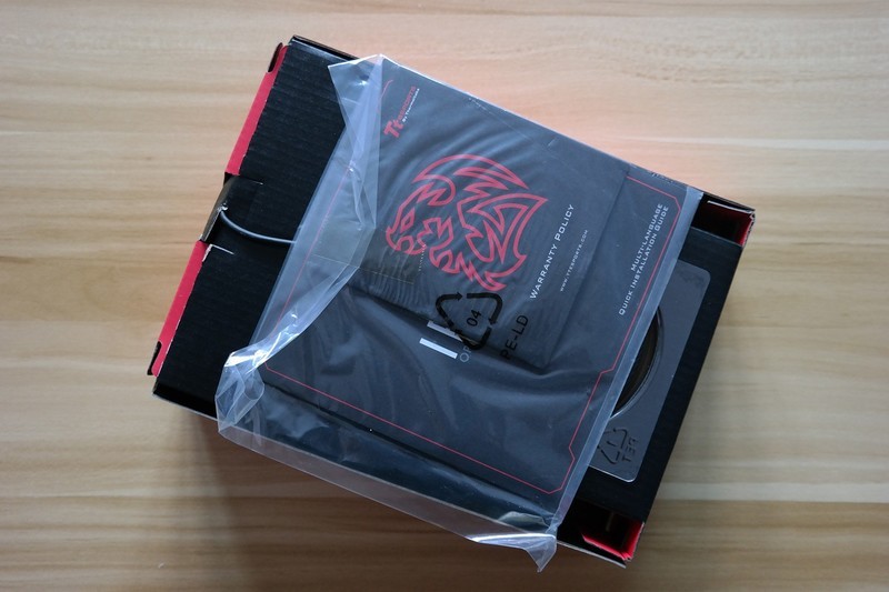 轻量游戏鼠标上手容易！Tt IRIS RGB电竞鼠标开箱评测