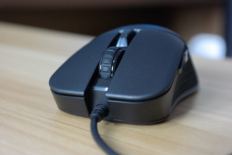 轻量游戏鼠标上手容易！Tt IRIS RGB电竞鼠标开箱评测