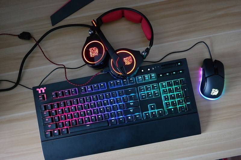 轻量游戏鼠标上手容易！Tt IRIS RGB电竞鼠标开箱评测