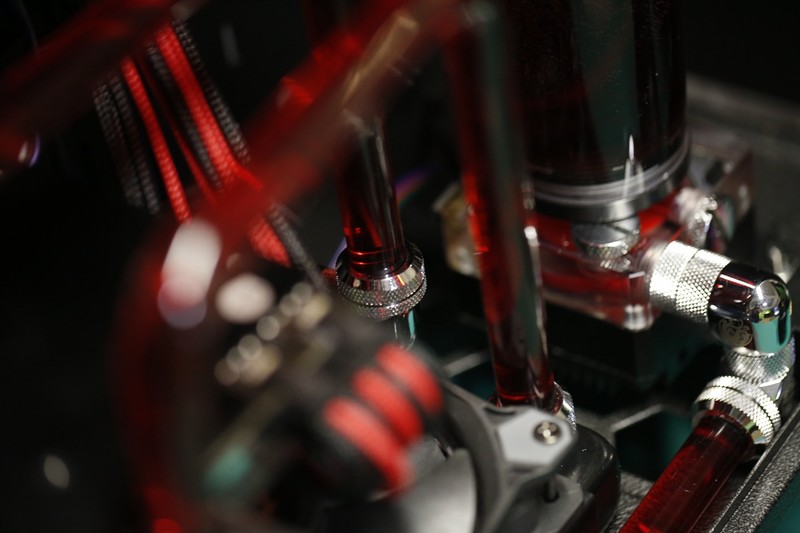 #iGame1080 烈焰战神X-8GD5X Top AD#打造玩家·定制水冷主机