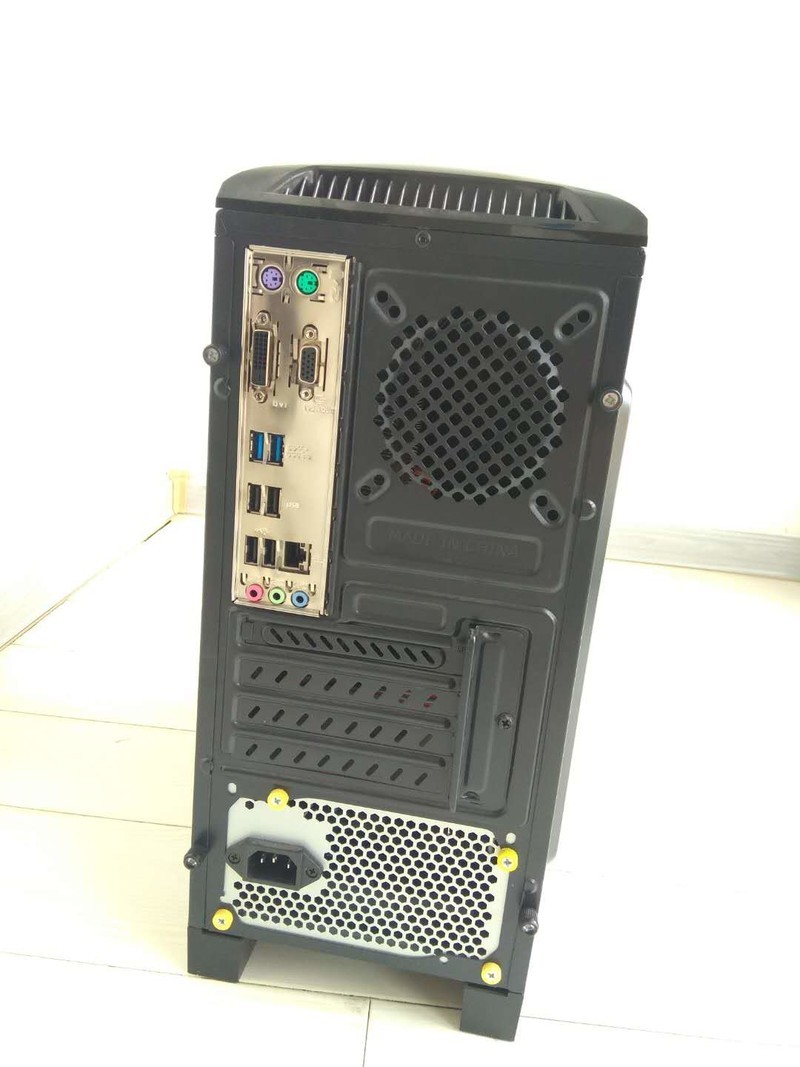 二手极好成色1100元主机箱i3-7100 4G内存DDR4 西部数据1T硬盘HD630显卡