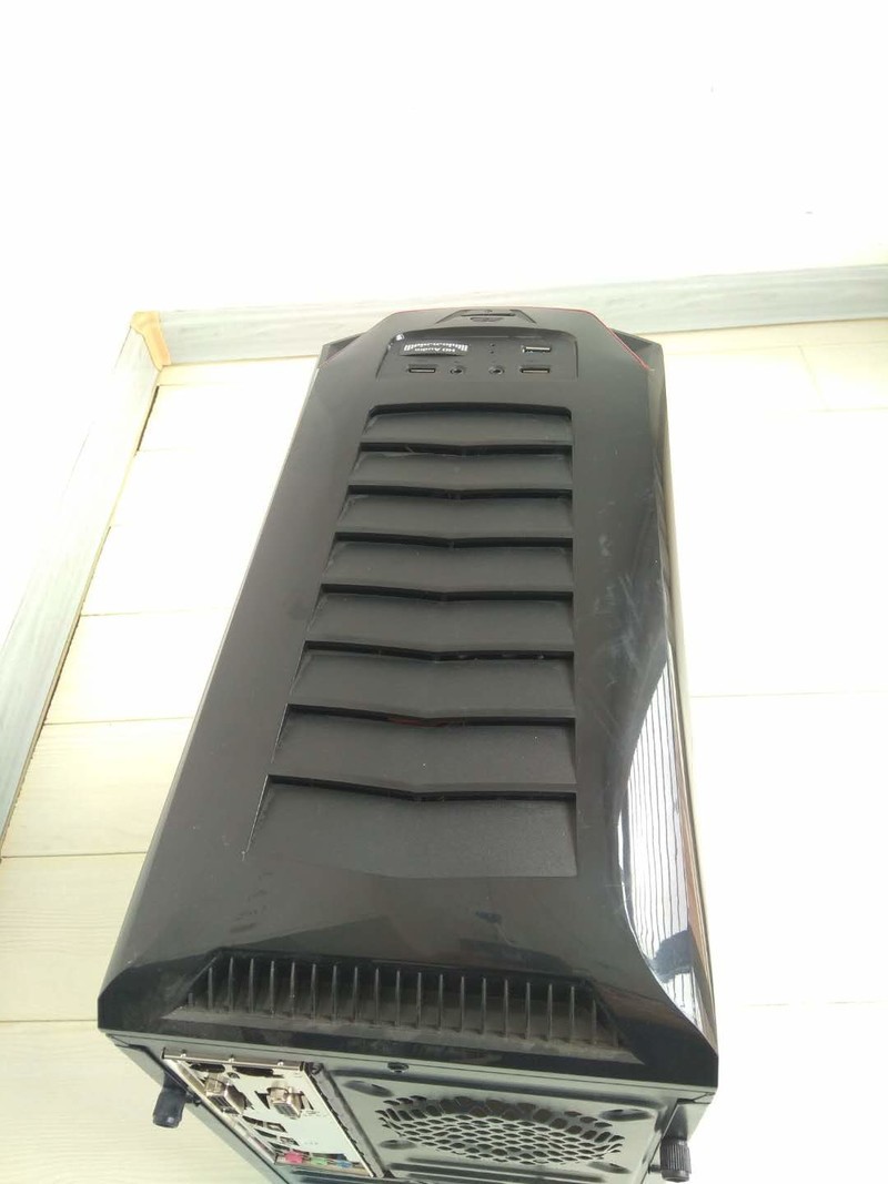 二手极好成色1100元主机箱i3-7100 4G内存DDR4 西部数据1T硬盘HD630显卡