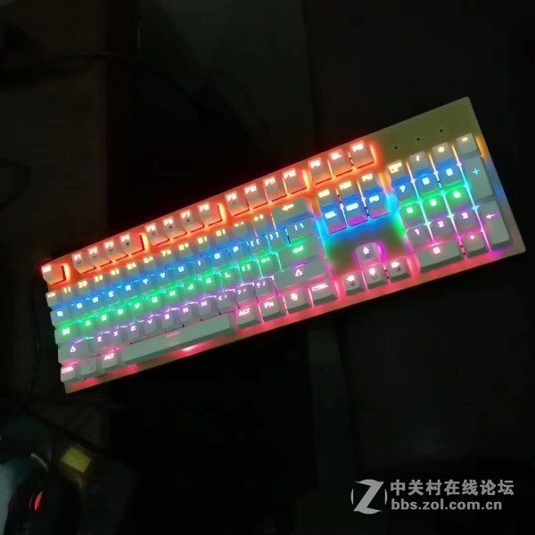 库存全新机械键盘混光青轴104键 数量不多 特价搞起 懂货来
