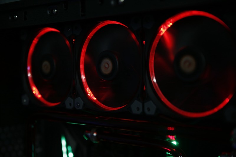 #iGame1080 烈焰战神X-8GD5X Top AD#打造玩家·定制水冷主机