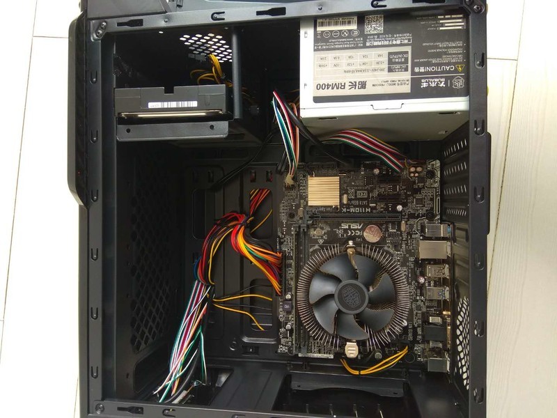 二手极好成色1100元主机箱i3-7100 4G内存DDR4 西部数据1T硬盘HD630显卡