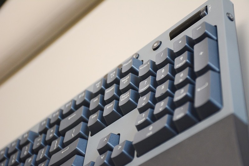 三模机械键盘Tt飞行家G821键盘，不仅电脑能用，手机平板也能用