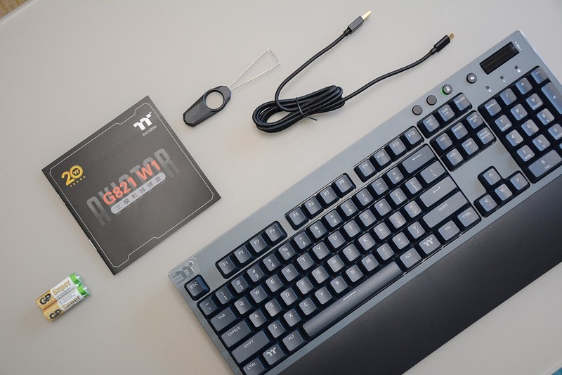 三模机械键盘Tt飞行家G821键盘，不仅电脑能用，手机平板也能用