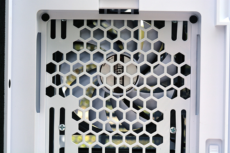 结构升级，先马黑洞3静音机箱开箱体验