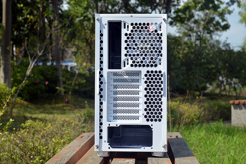 结构升级，先马黑洞3静音机箱开箱体验