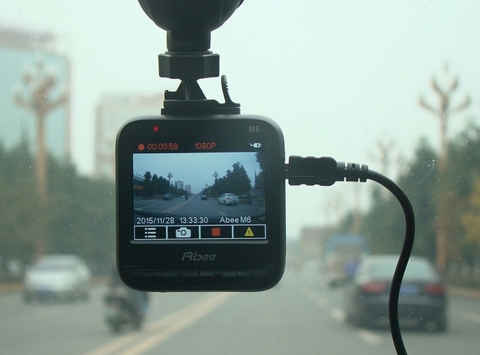 快译通 Abee M6 1080P超广角 高清行车记录仪 峨眉路测