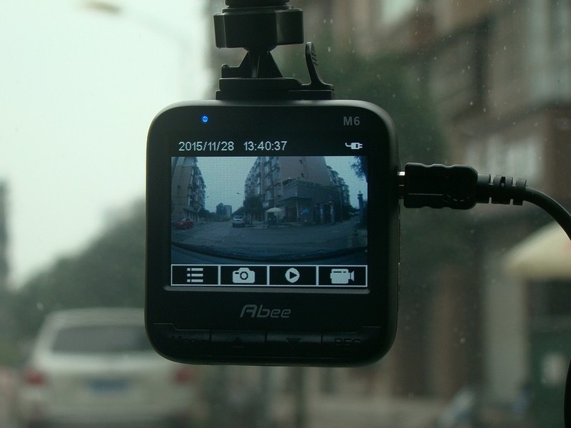 快译通 Abee M6 1080P超广角 高清行车记录仪 峨眉路测