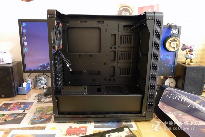 最漂亮的缺口，Tt红色警戒机箱