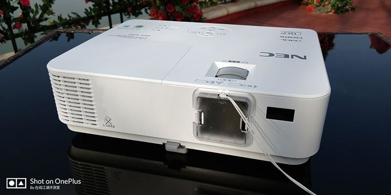高清家用投影机——NEC NP-CD3100H家用投影机（视频）