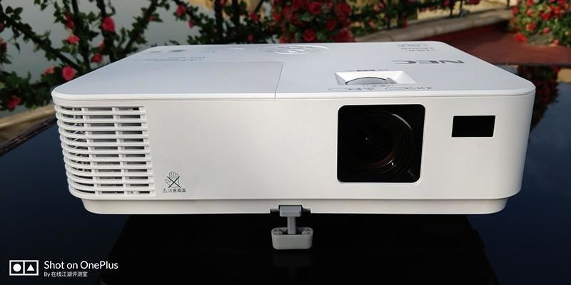 高清家用投影机——NEC NP-CD3100H家用投影机（视频）