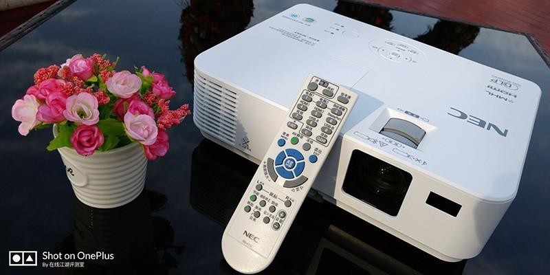 高清家用投影机——NEC NP-CD3100H家用投影机（视频）