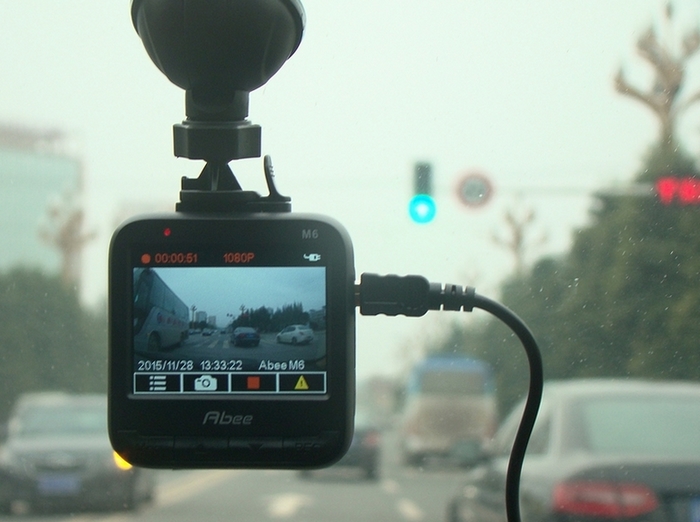 快译通 Abee M6 1080P超广角 高清行车记录仪 峨眉路测
