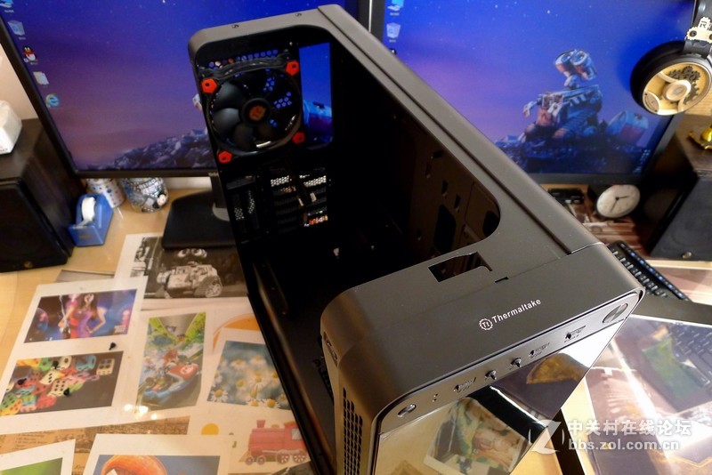 最漂亮的缺口，Tt红色警戒机箱