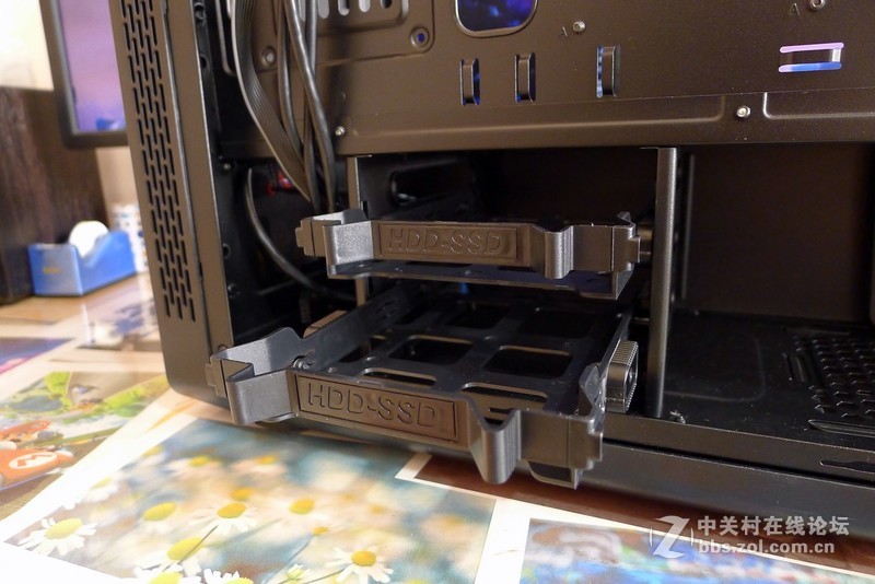 最漂亮的缺口，Tt红色警戒机箱