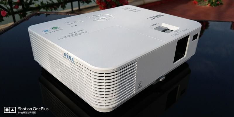高清家用投影机——NEC NP-CD3100H家用投影机（视频）