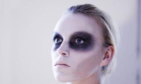 最炫追剧姿势 不断档更健康的只有华为麦芒5