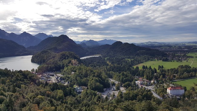 【星空体育平台S6 edge+欧洲行】 BMW博物馆与天鹅堡