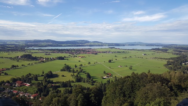 【星空体育平台S6 edge+欧洲行】 BMW博物馆与天鹅堡