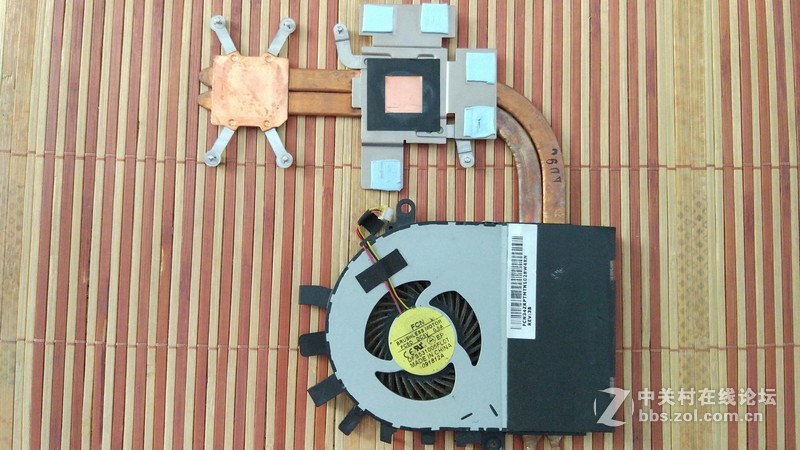 炎热的夏天如约而至，今天就来给大家讲讲V5-551G如何添加散热膏，还有更厉害的哟！！