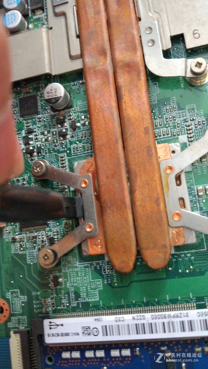 炎热的夏天如约而至，今天就来给大家讲讲V5-551G如何添加散热膏，还有更厉害的哟！！