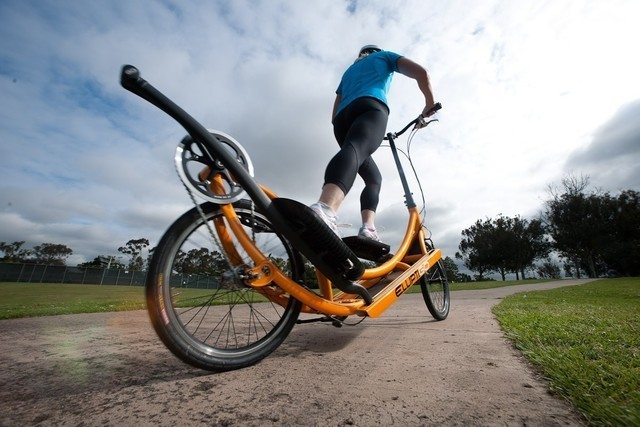 能飙40KM/h ElliptiGO空中漫步代步工具