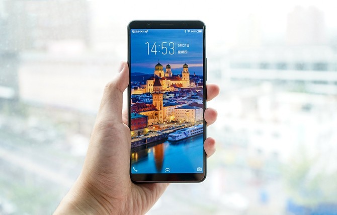 全面屏逆光拍照神器 vivo X20正式发布