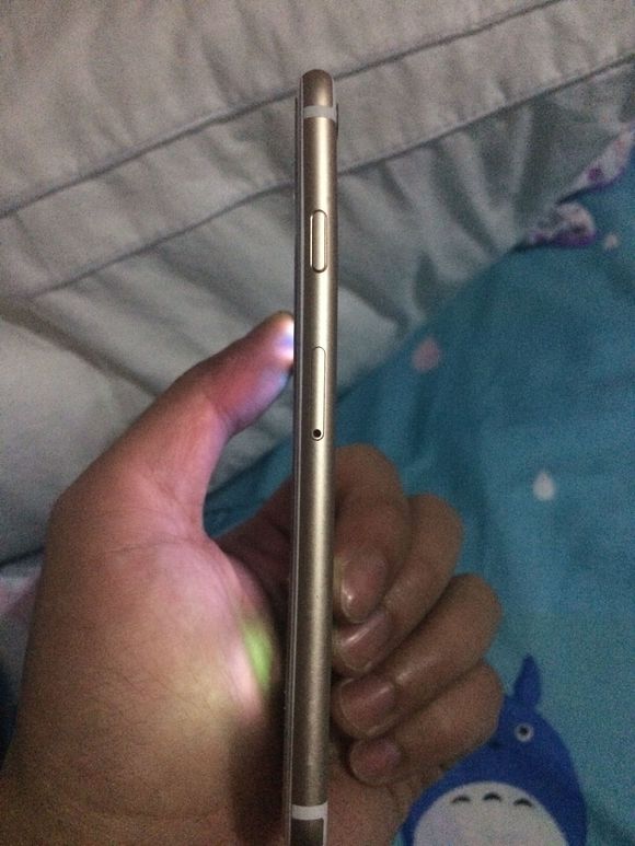 iPhone 7：一个不小心，就变成曲面屏手机了