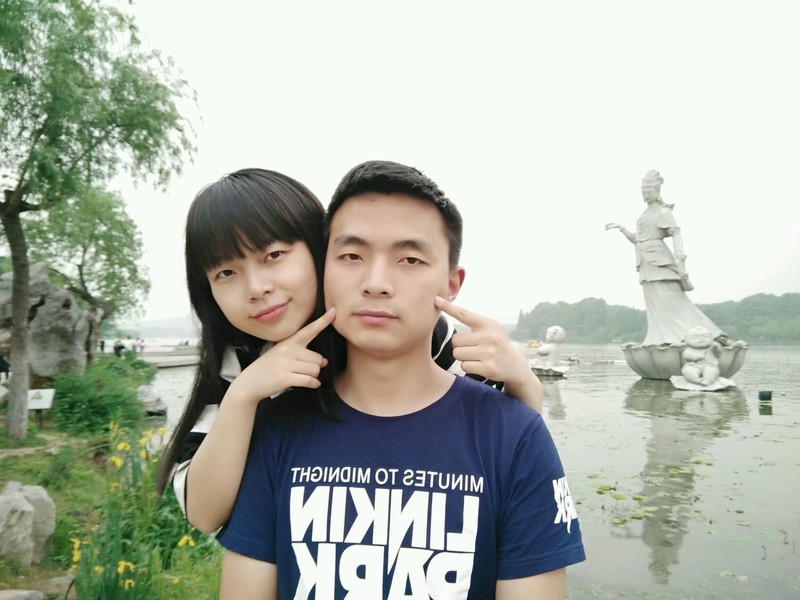 之前没几张合照，这次凑齐