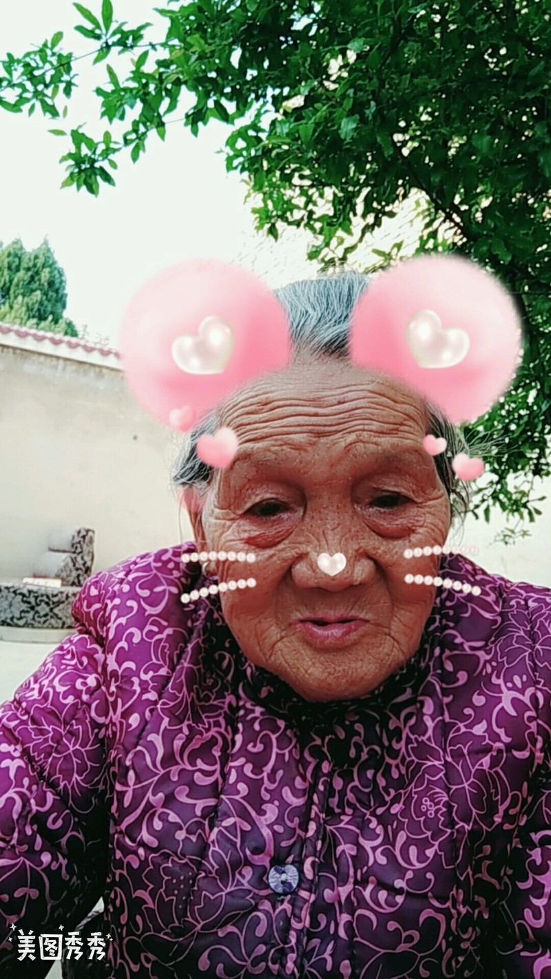 奶奶很萌今年87岁