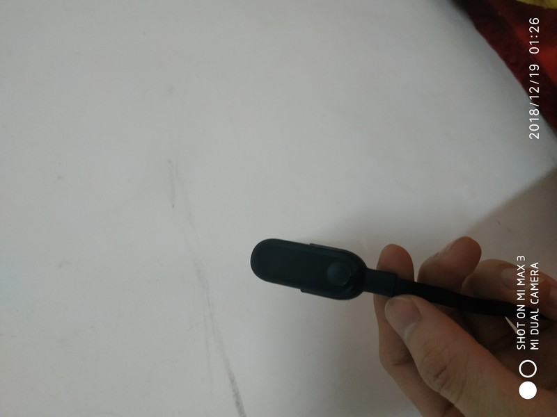 为什么我的小米手环3开不了机？一直这样子